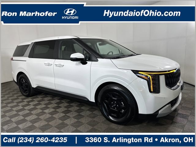 Used 2025 Kia Carnival image 1