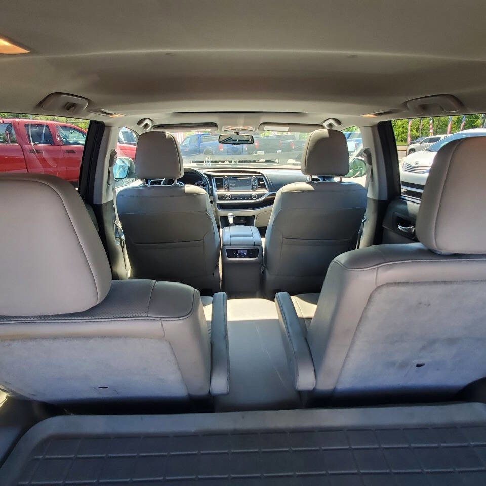 Used 2015 Toyota Highlander Limited AWD/4WD image 28