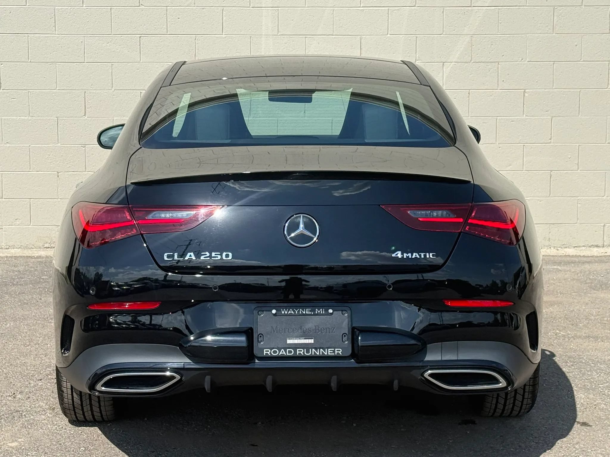 Used 2025 Mercedes-Benz CLA 250 4MATIC w/ AMG Night Package image 8