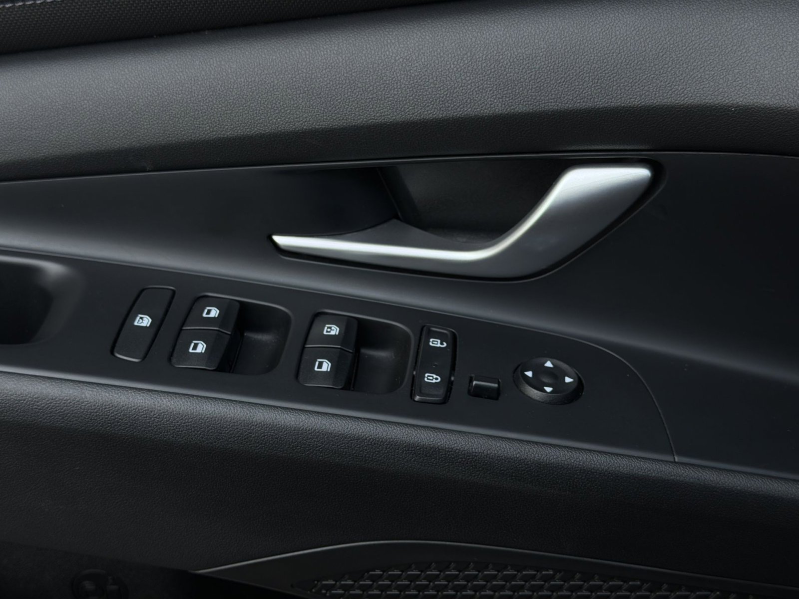 Certified 2023 Hyundai Elantra SEL w/ Convenience Package image 14