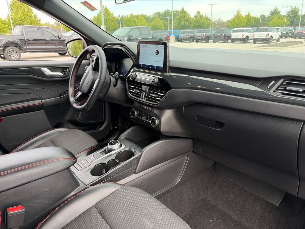 Used 2023 Ford Escape ST-Line w/ Equipment Group 301A FWD image 10