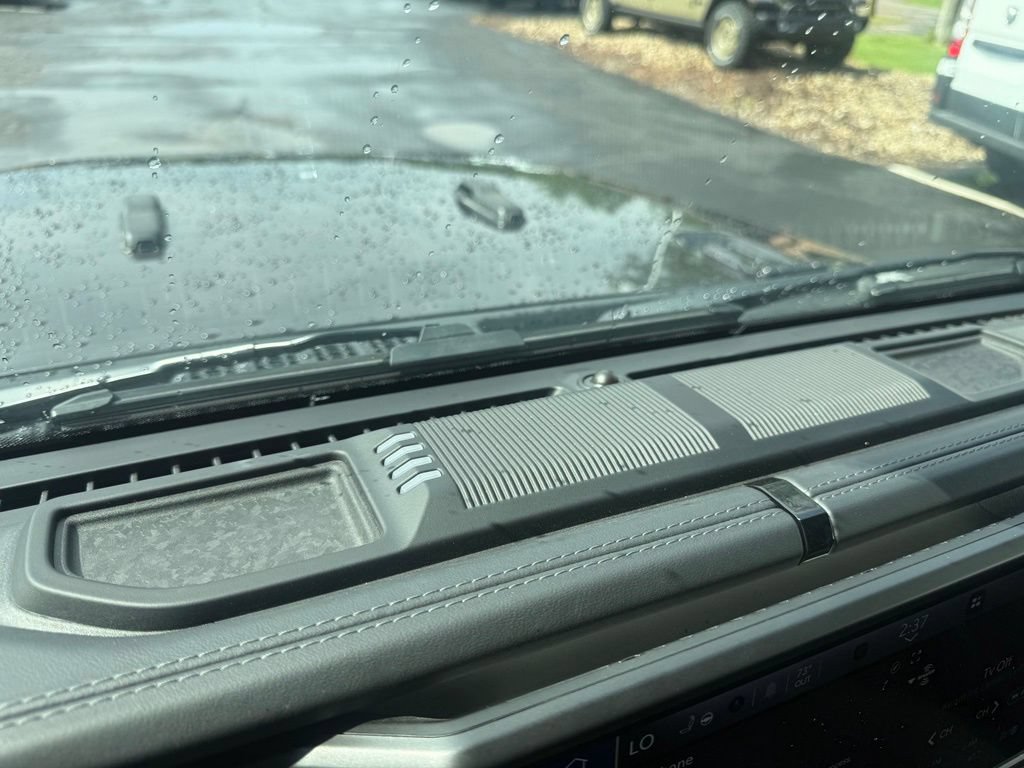 Used 2025 Jeep Wrangler Unlimited Sahara AWD/4WD image 23