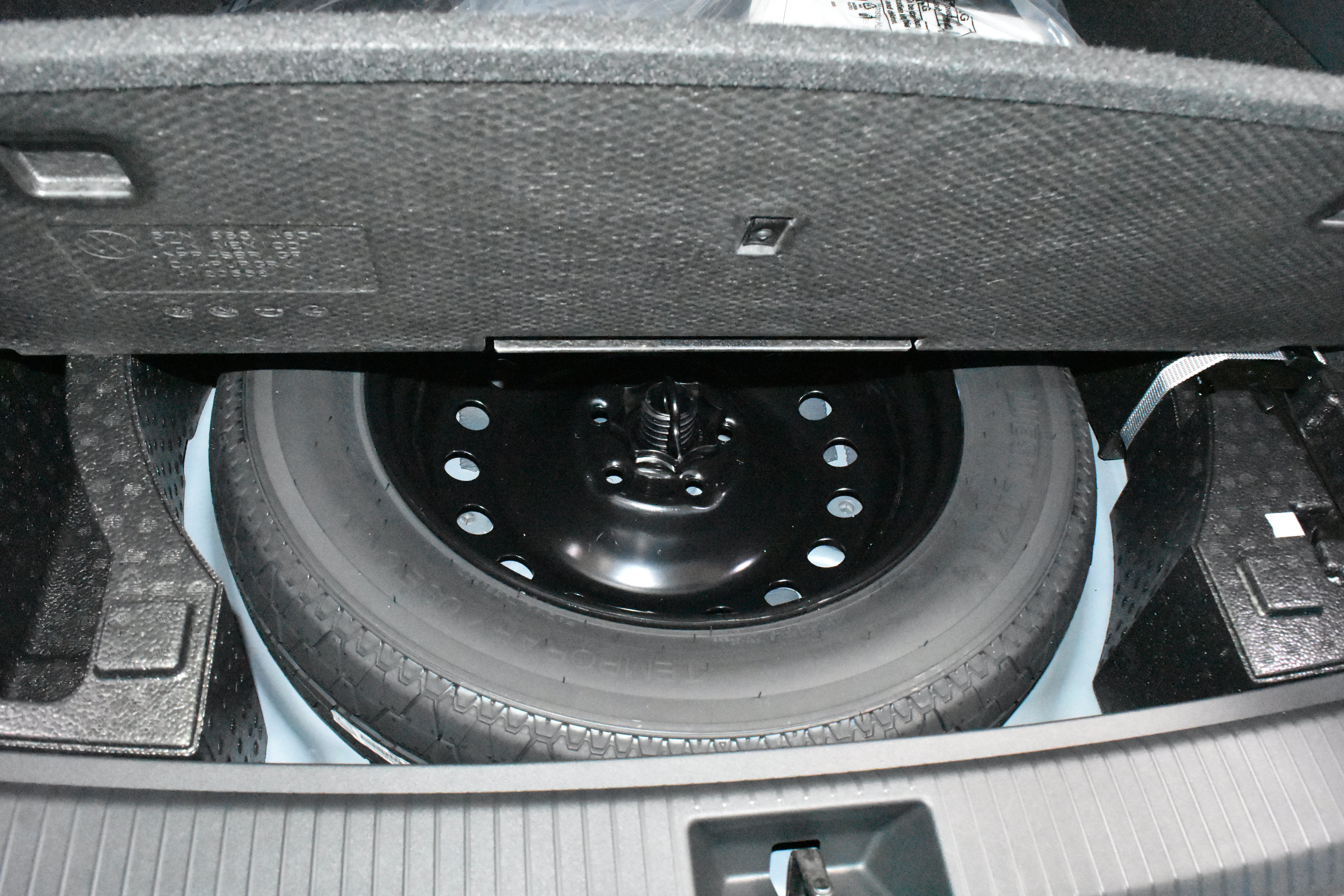 New 2026 Volkswagen Tiguan SE AWD/4WD image 25