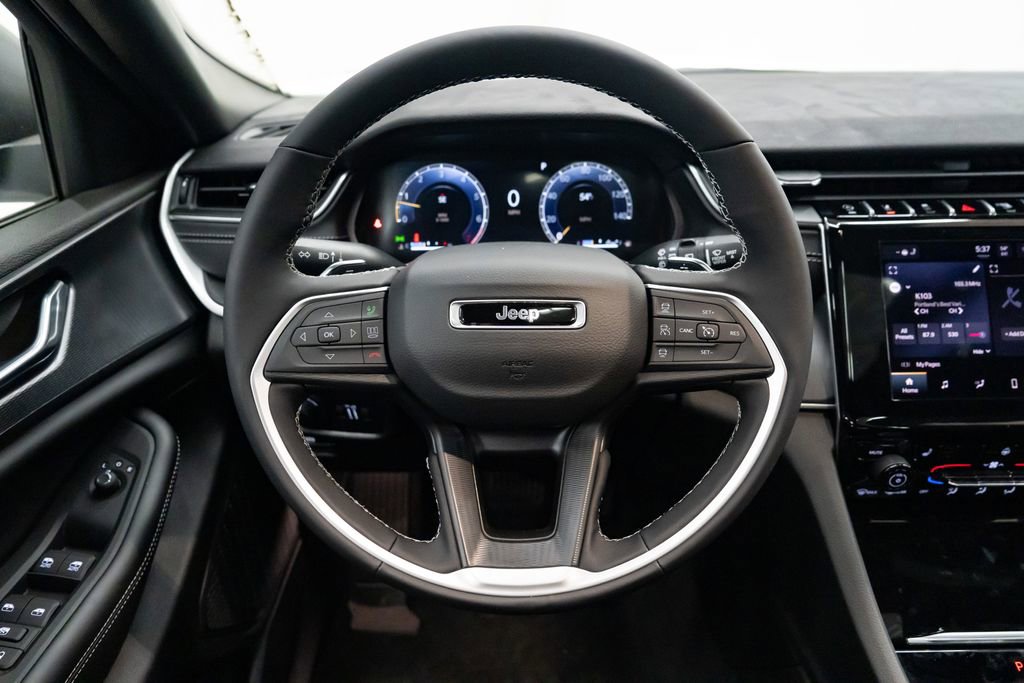 New 2025 Jeep Grand Cherokee Laredo X w/ Luxury Tech Group I image 14