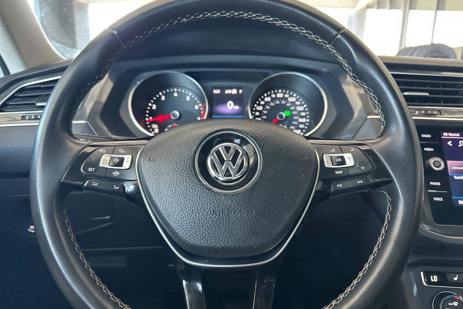 Used 2021 Volkswagen Tiguan SE w/ Panoramic Sunroof Package AWD/4WD image 23