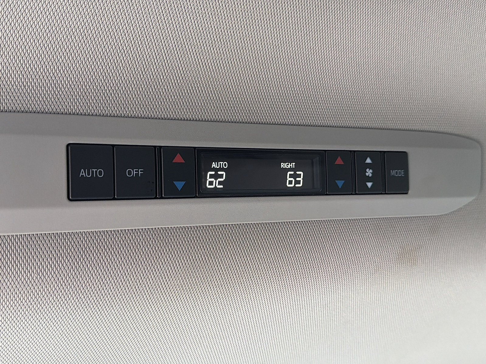 Used 2025 Toyota Sienna XLE FWD image 13