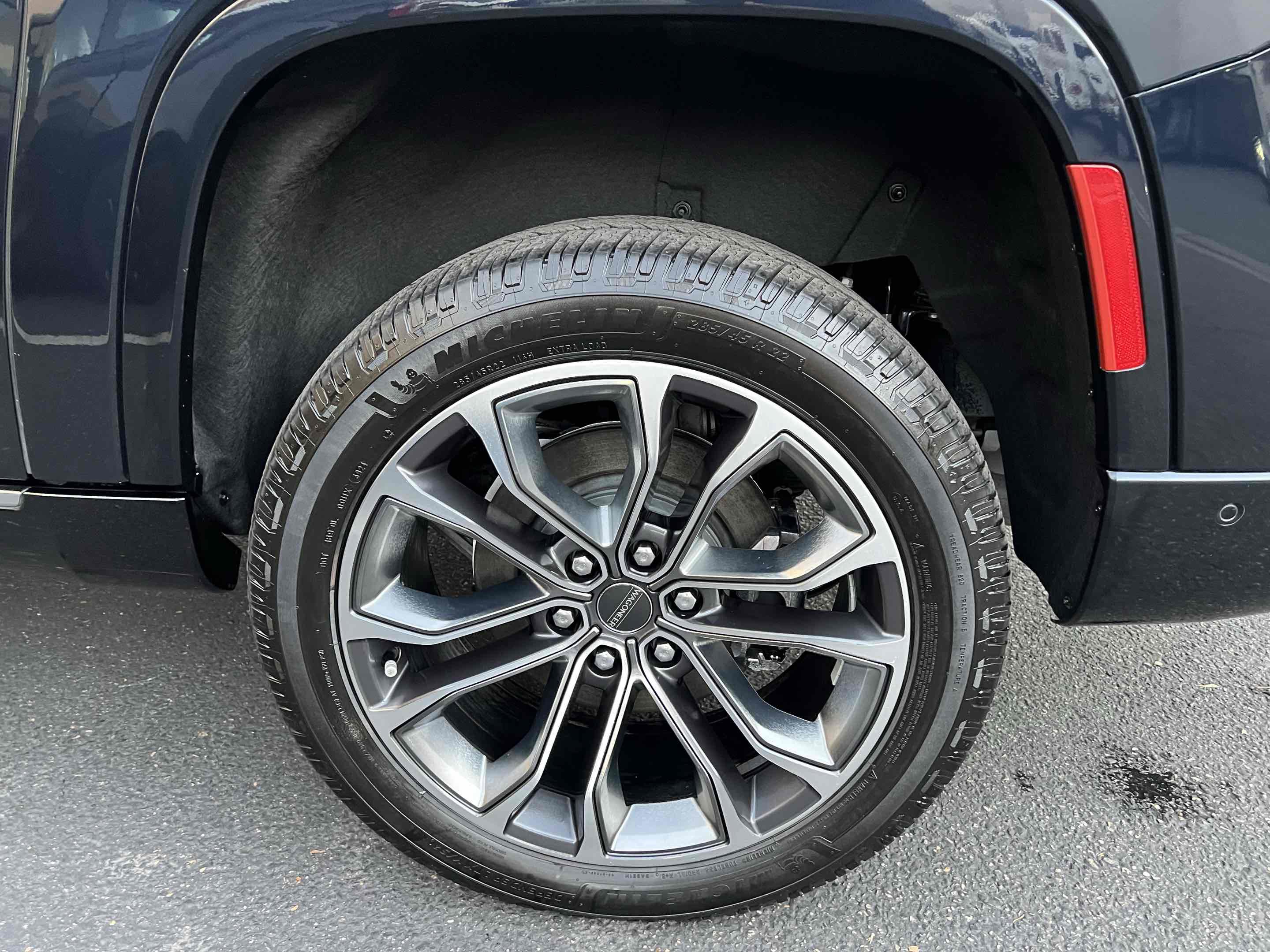 Used 2023 Jeep Grand Wagoneer L Series III image 97