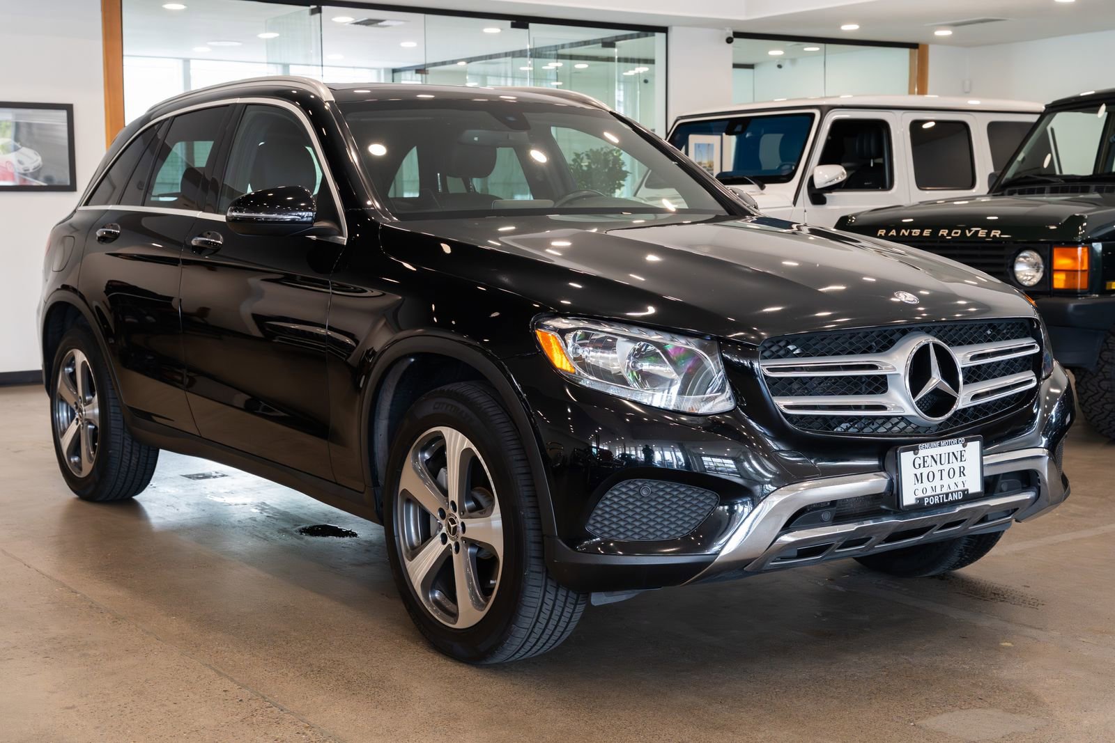 Used 2017 Mercedes-Benz GLC 300 4MATIC image 3