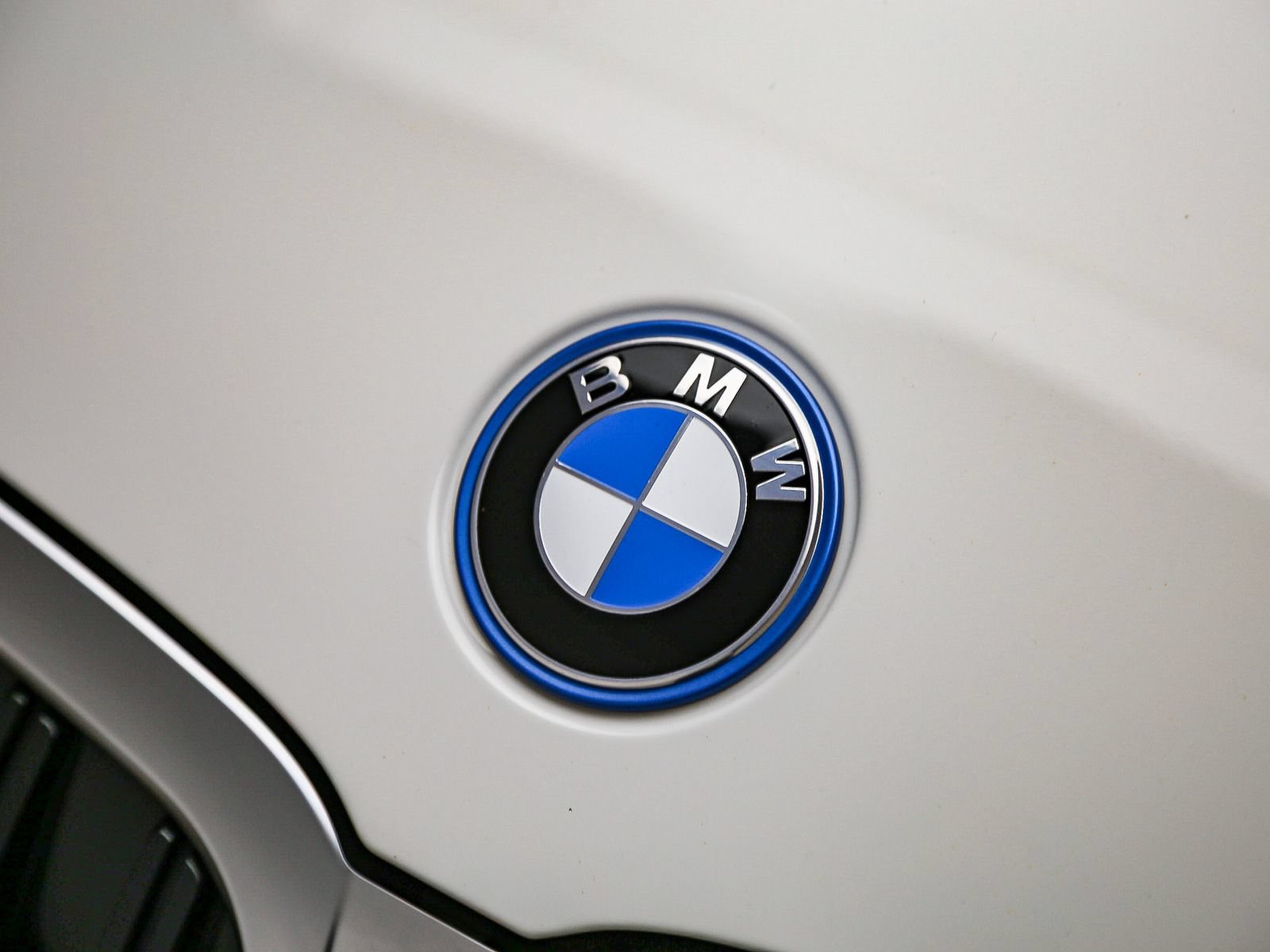 Used 2023 BMW 330e w/ Driving Assistance Package RWD image 9
