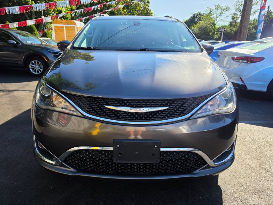 Used 2017 Chrysler Pacifica Touring-L FWD image 5