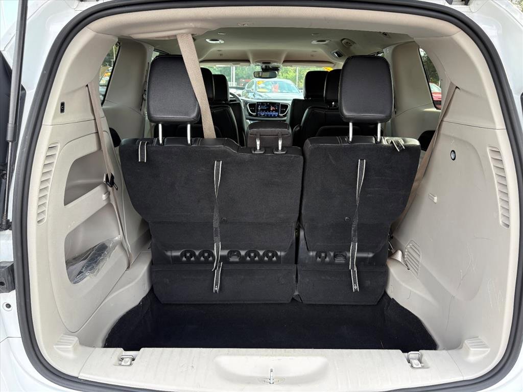 Used 2022 Chrysler Pacifica Touring-L image 30