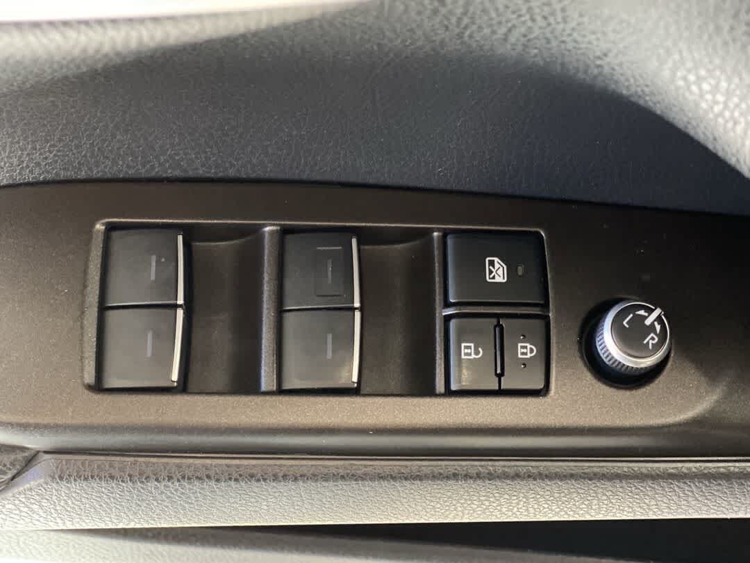 Used 2024 Toyota Camry XLE FWD image 16