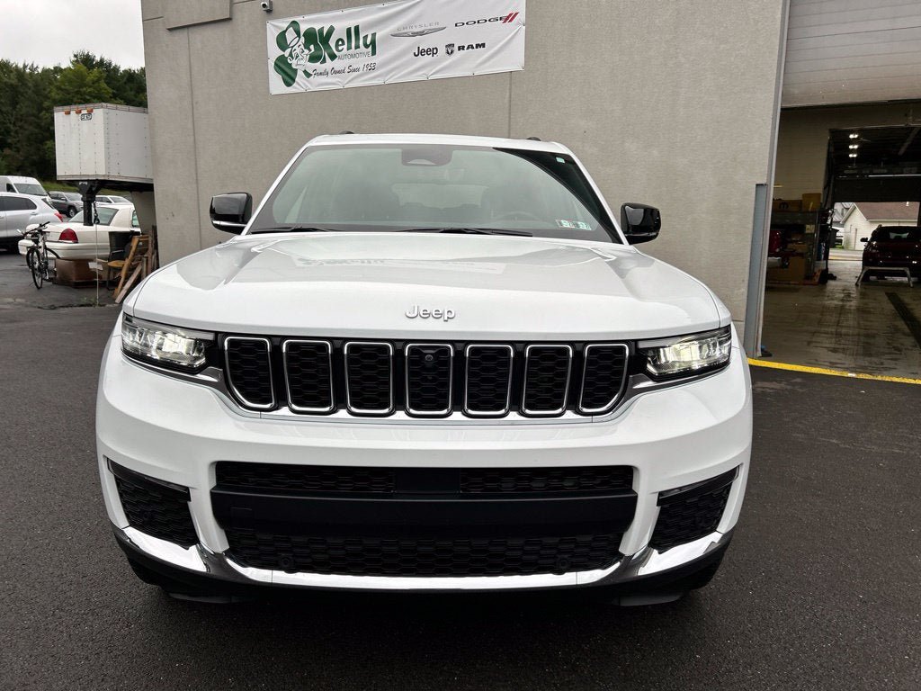 Used 2025 Jeep Grand Cherokee L Limited w/ Luxury Tech Group II AWD/4WD image 10