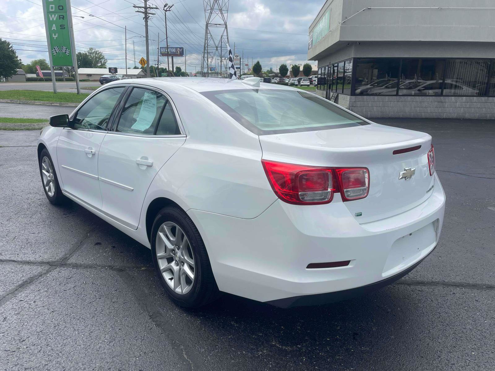 Used 2016 Chevrolet Malibu LT w/ Power Convenience Package FWD image 5