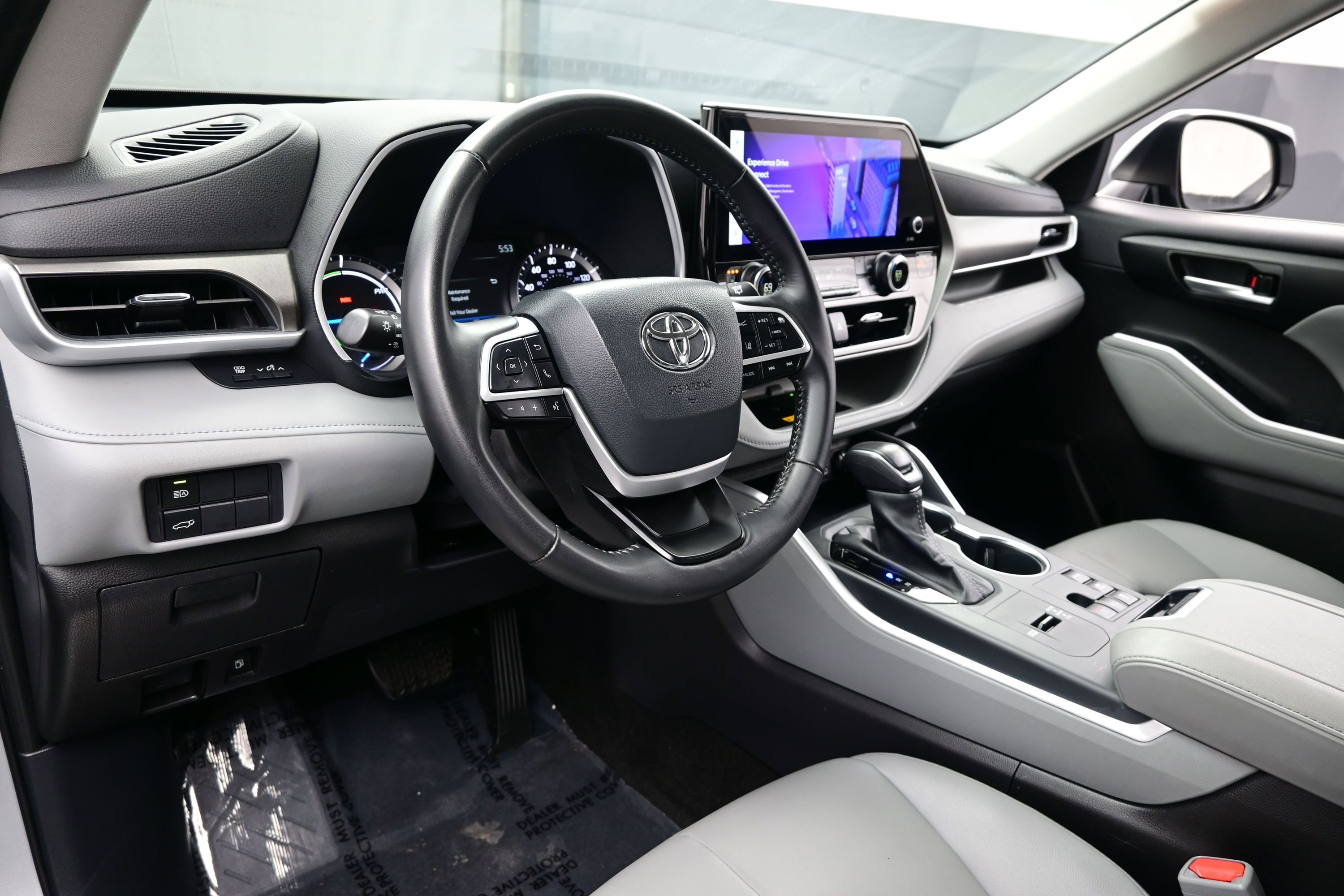 Used 2025 Toyota Highlander XLE AWD/4WD image 13
