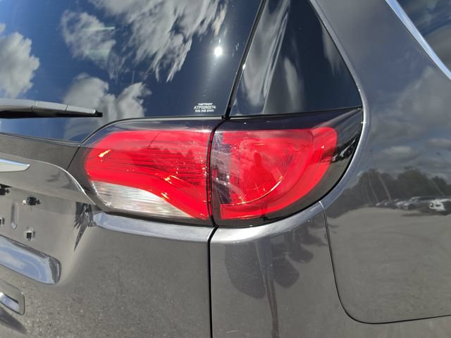 Used 2020 Chrysler Pacifica Touring-L Plus FWD image 14