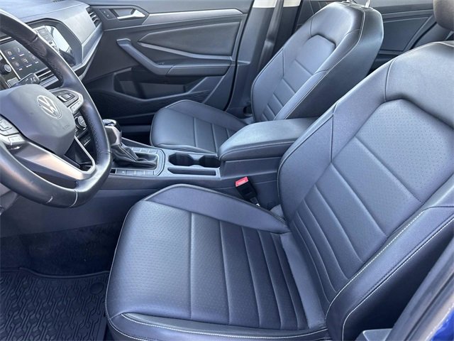 Used 2023 Volkswagen Jetta SE w/ Panoramic Sunroof Package image 22