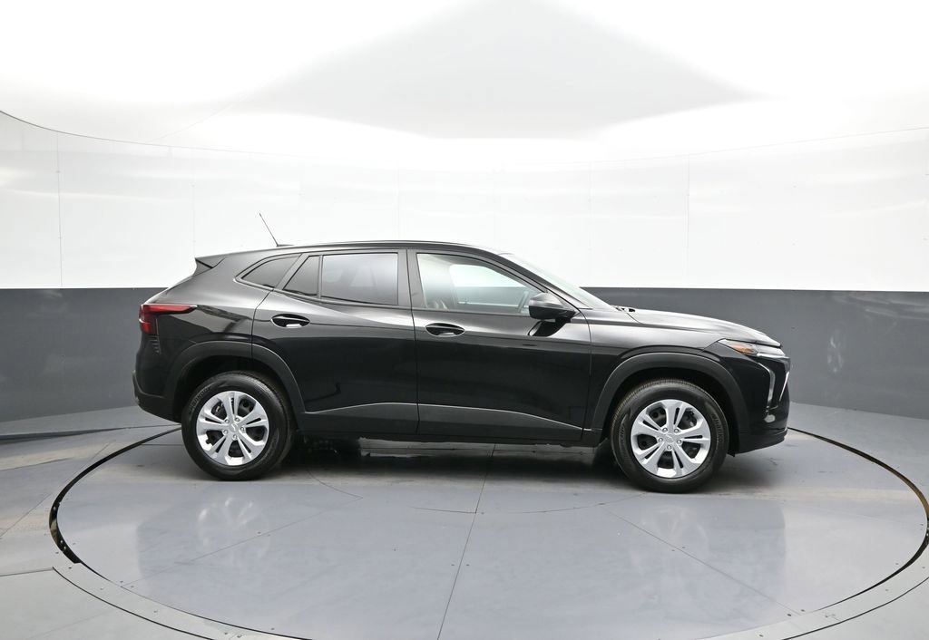 Used 2024 Chevrolet Trax LS w/ Driver Confidence Package image 5