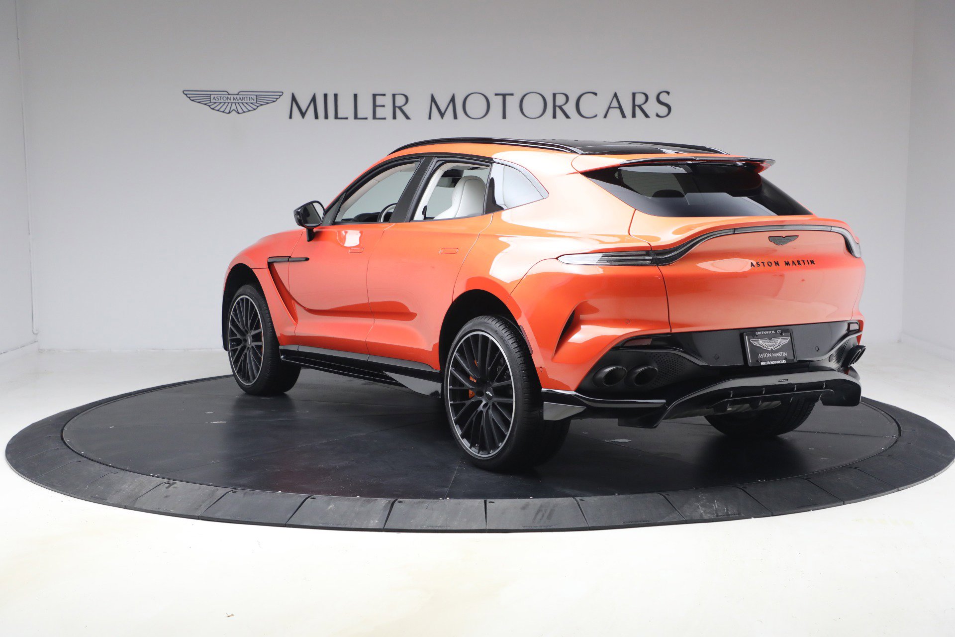 Used 2024 Aston Martin DBX 707 image 5