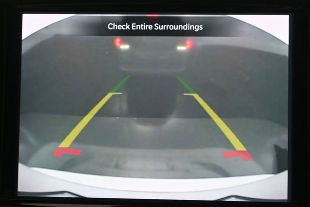Used 2023 Chrysler Pacifica Touring-L AWD/4WD image 14