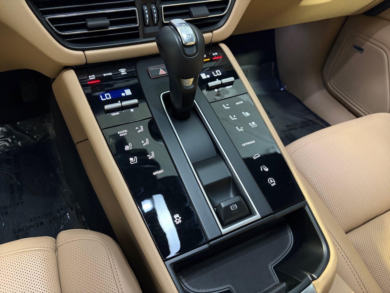 Certified 2026 Porsche Macan AWD/4WD image 44