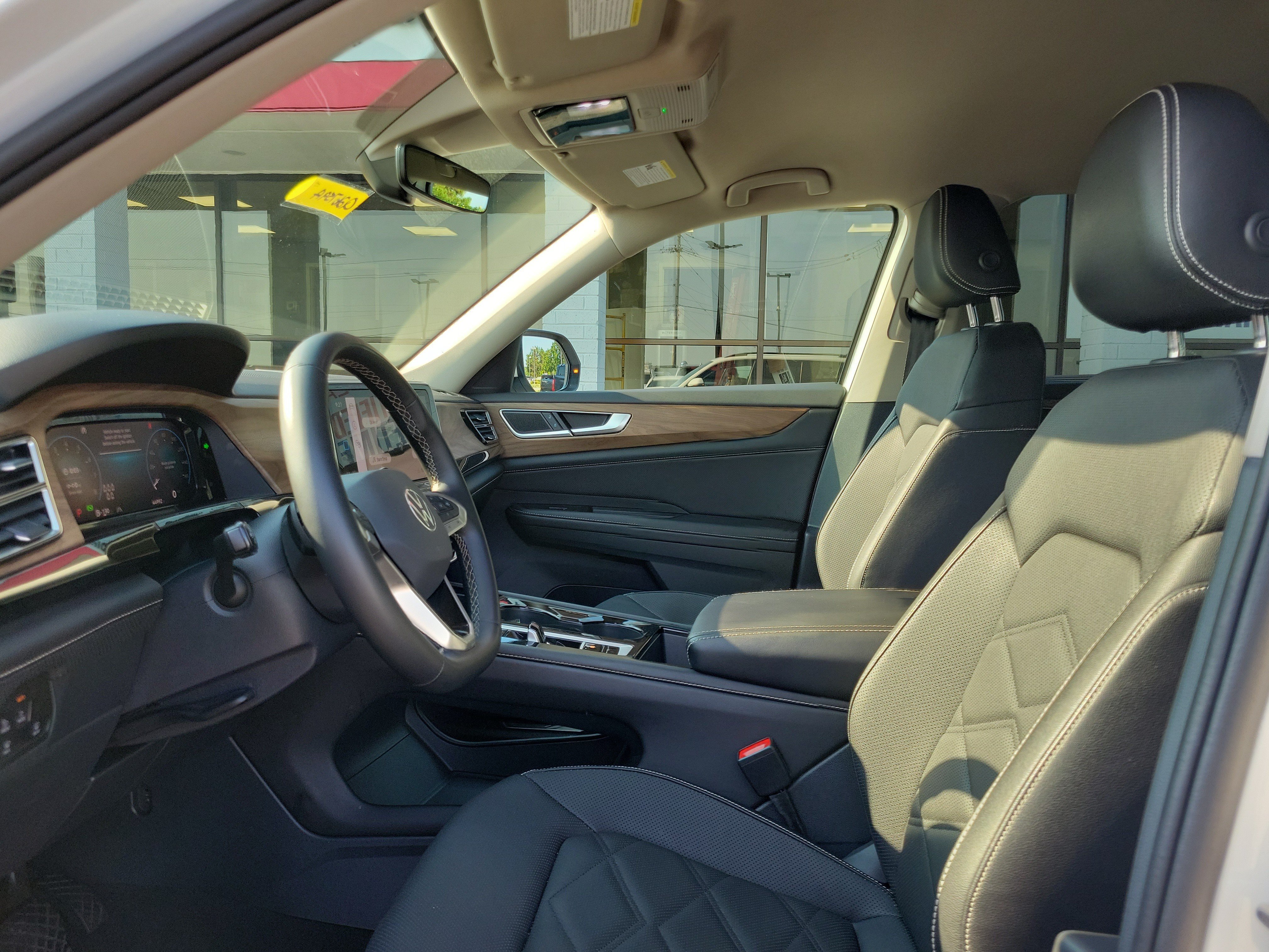 Used 2025 Volkswagen Atlas SE FWD image 15