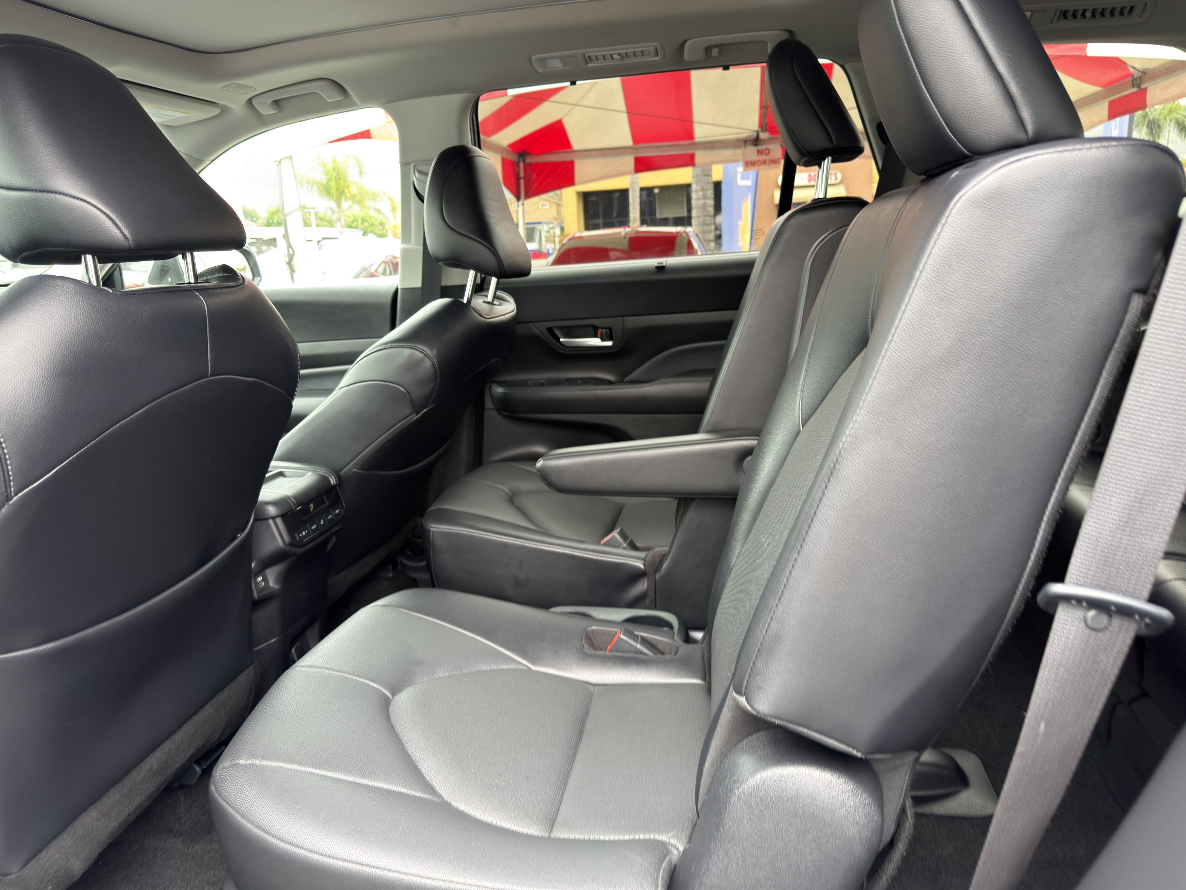 Used 2024 Toyota Grand Highlander AWD image 17