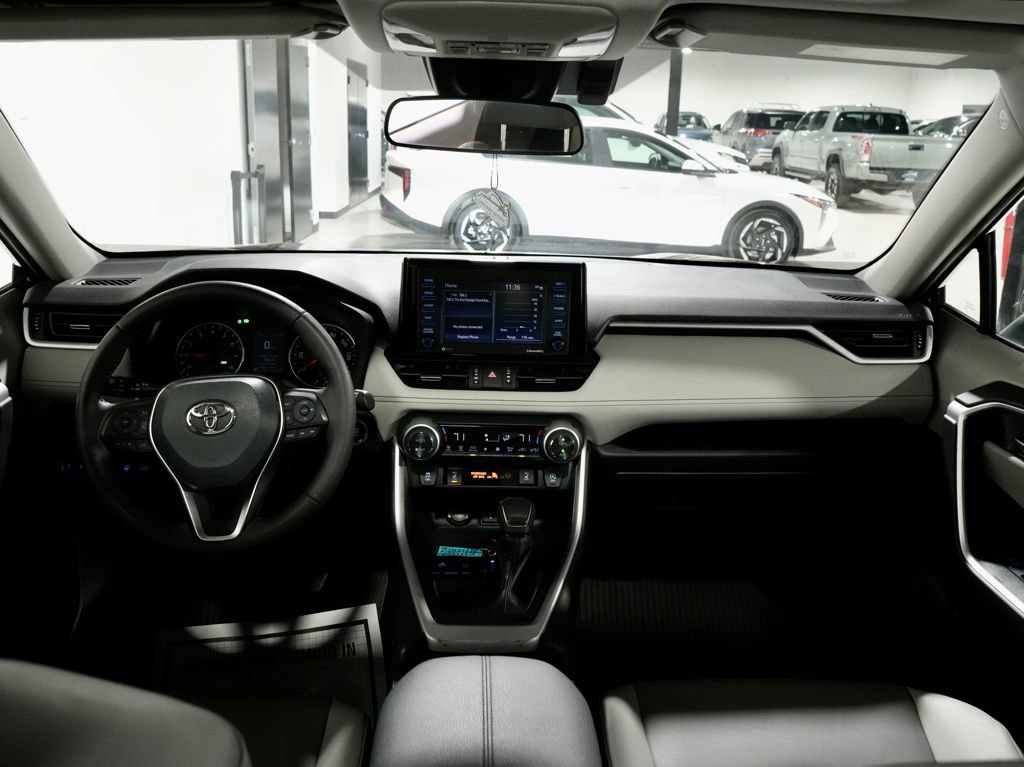 Used 2022 Toyota RAV4 XLE Premium image 15