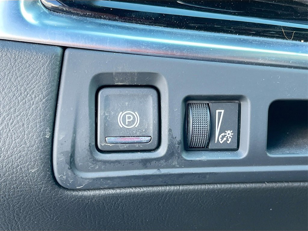 Used 2025 Cadillac XT6 Sport image 10