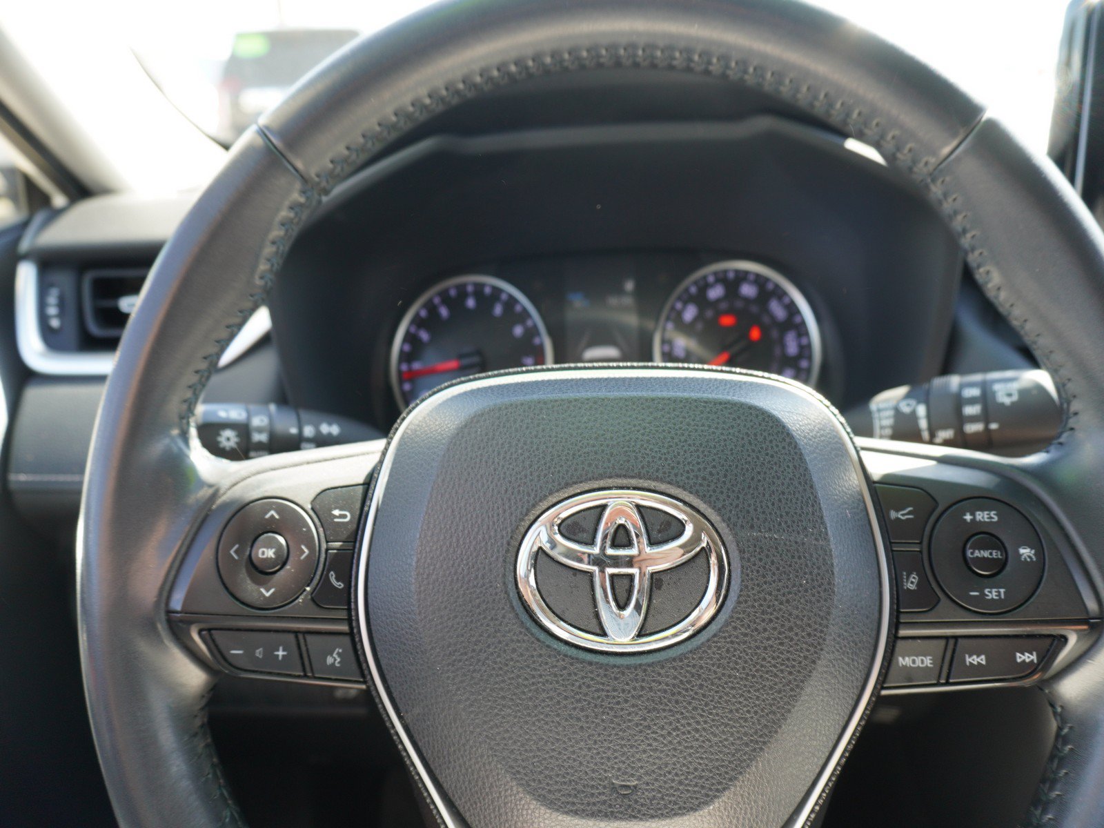 Used 2019 Toyota RAV4 XLE Premium w/ All Weather Liner Package AWD/4WD image 23