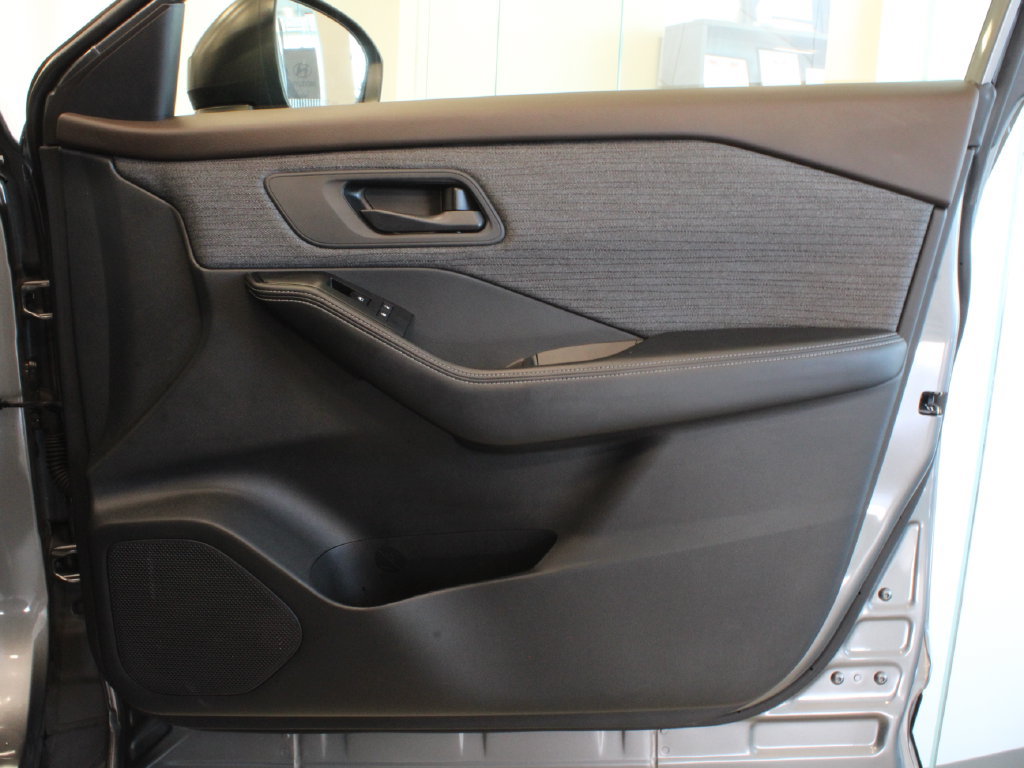 Used 2021 Nissan Rogue S FWD image 15