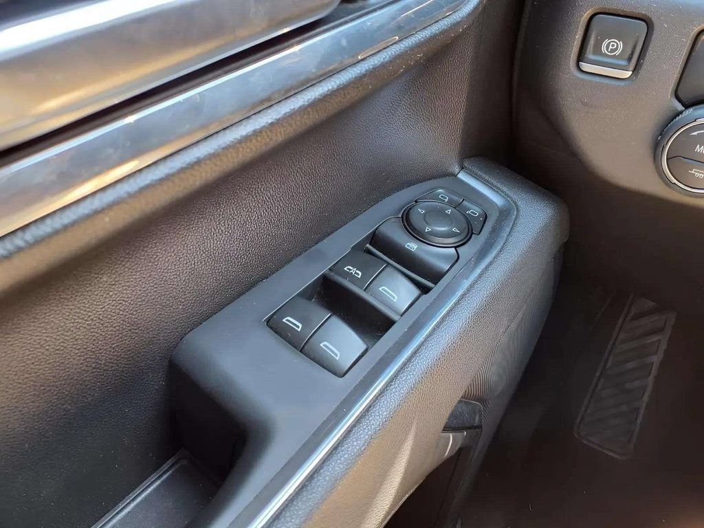 Used 2025 Chevrolet Silverado 1500 LT RWD image 35