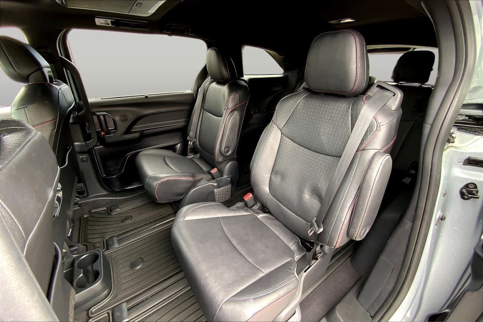 Used 2025 Toyota Sienna XSE w/ XSE Plus Package AWD/4WD image 21