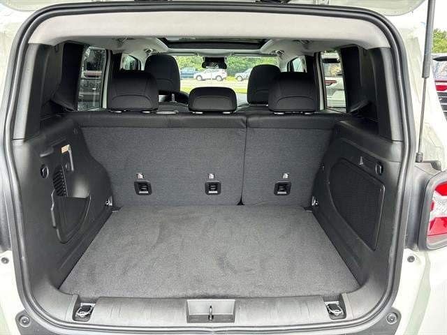 Certified 2023 Jeep Renegade Latitude w/ Sun/Sound Group AWD/4WD image 13