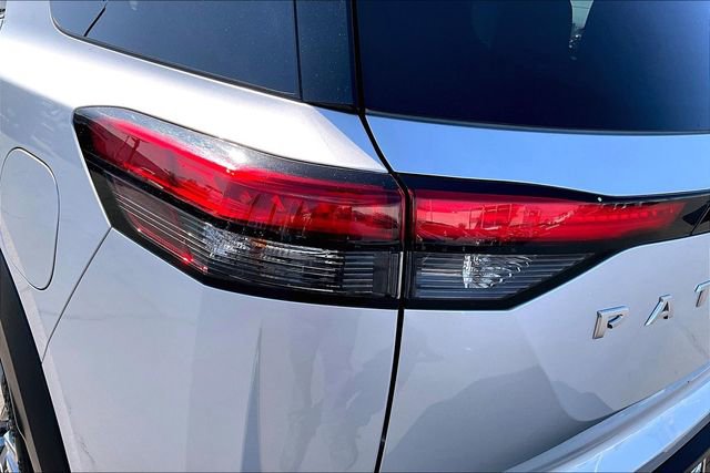 Certified 2024 Nissan Pathfinder SV FWD image 22