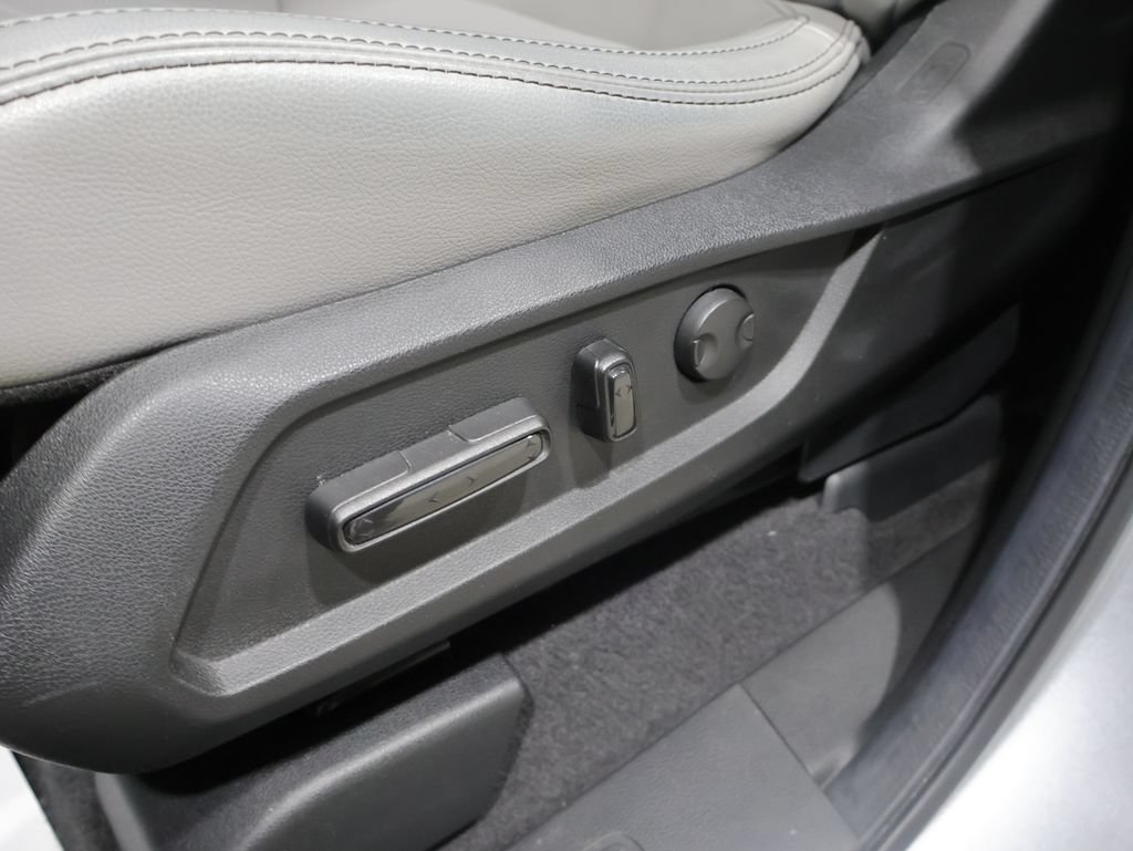 Used 2025 Honda Pilot Touring image 13