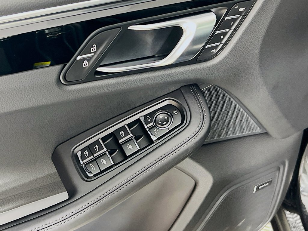 Certified 2026 Porsche Macan Turbo AWD/4WD image 20