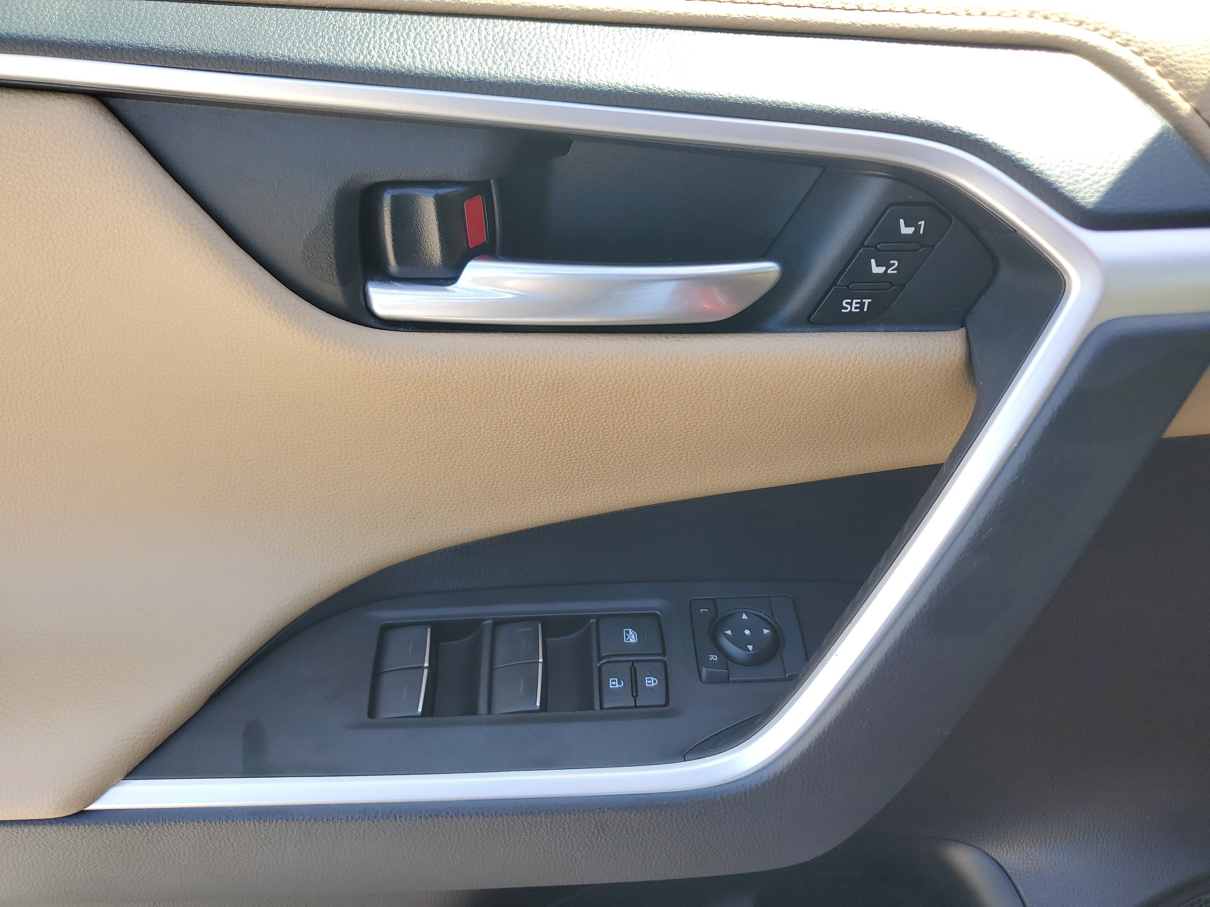 Used 2023 Toyota RAV4 Limited image 29