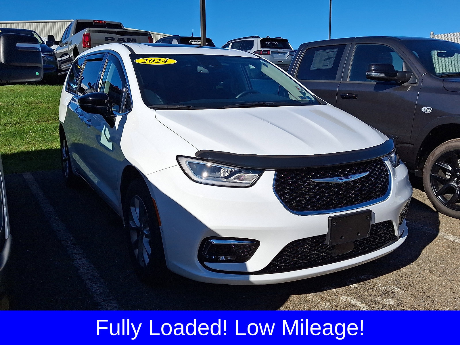 Used 2024 Chrysler Pacifica Touring-L w/ Uconnect Theater Family Group