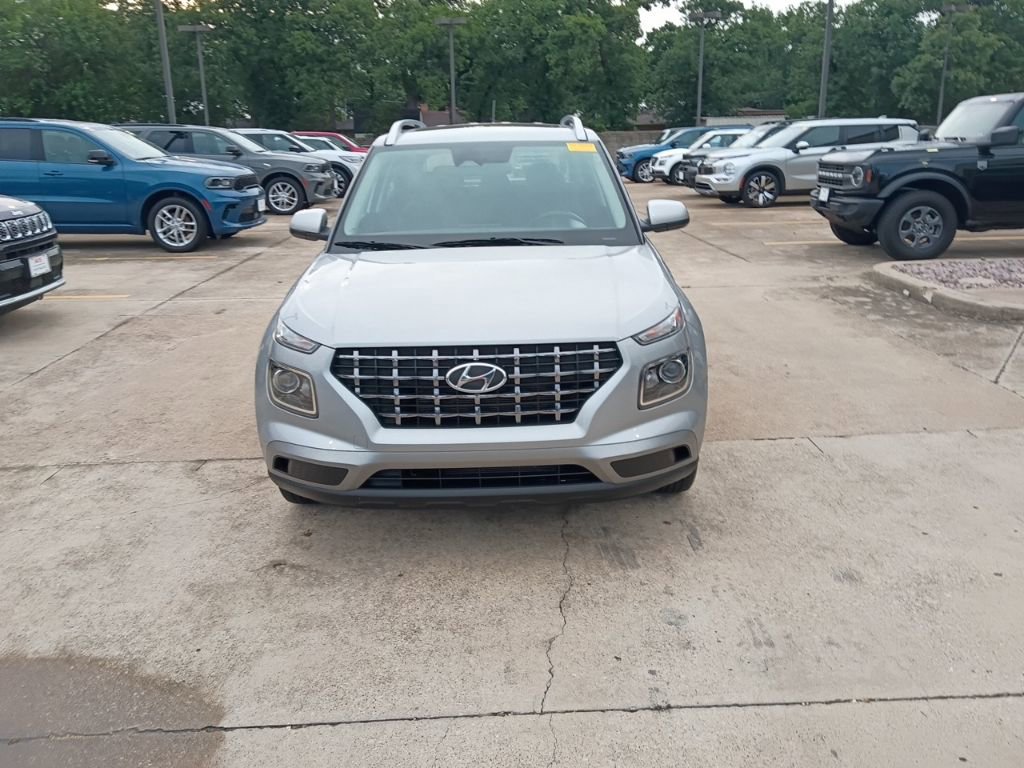 Used 2025 Hyundai Venue SEL FWD image 5
