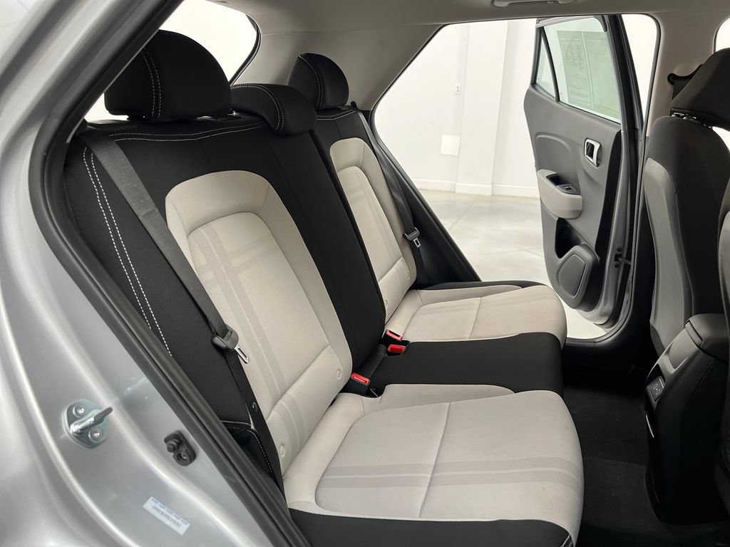 Used 2025 Hyundai Venue SEL FWD image 21