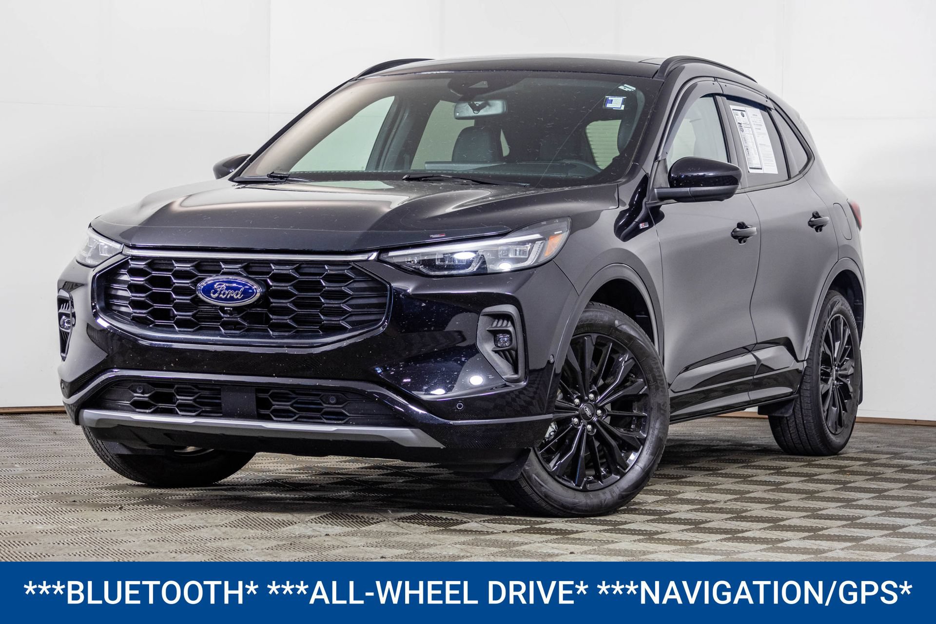 Used 2024 Ford Escape ST-Line Elite w/ Premium Technology Package AWD/4WD image 2