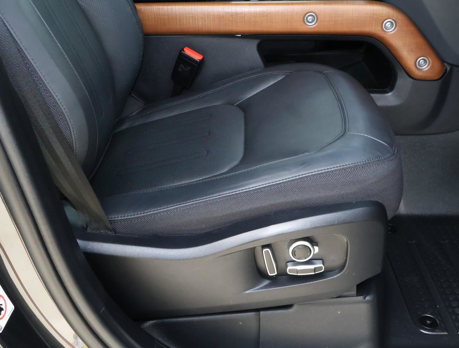 Used 2024 Land Rover Defender 130 X image 19