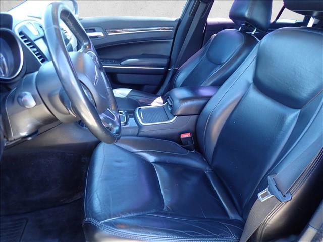 Used 2016 Chrysler 300 Limited w/ Driver Convenience Group image 8
