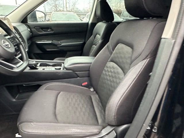 Used 2024 Nissan Pathfinder S image 8