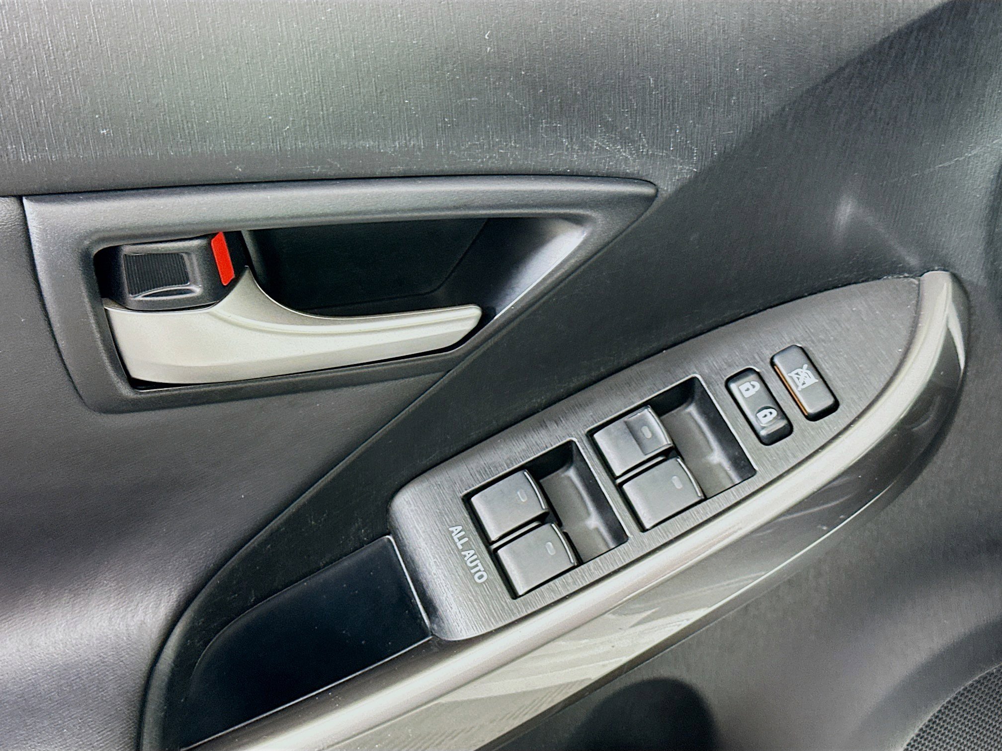 Used 2015 Toyota Prius Persona Series FWD image 15