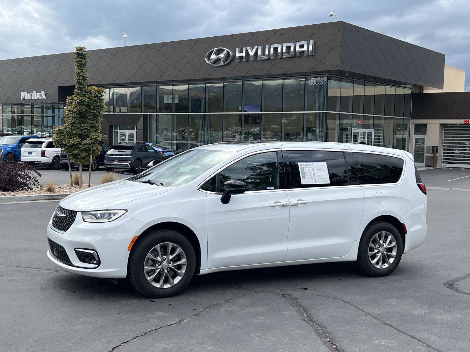 Used 2026 Chrysler Pacifica Limited