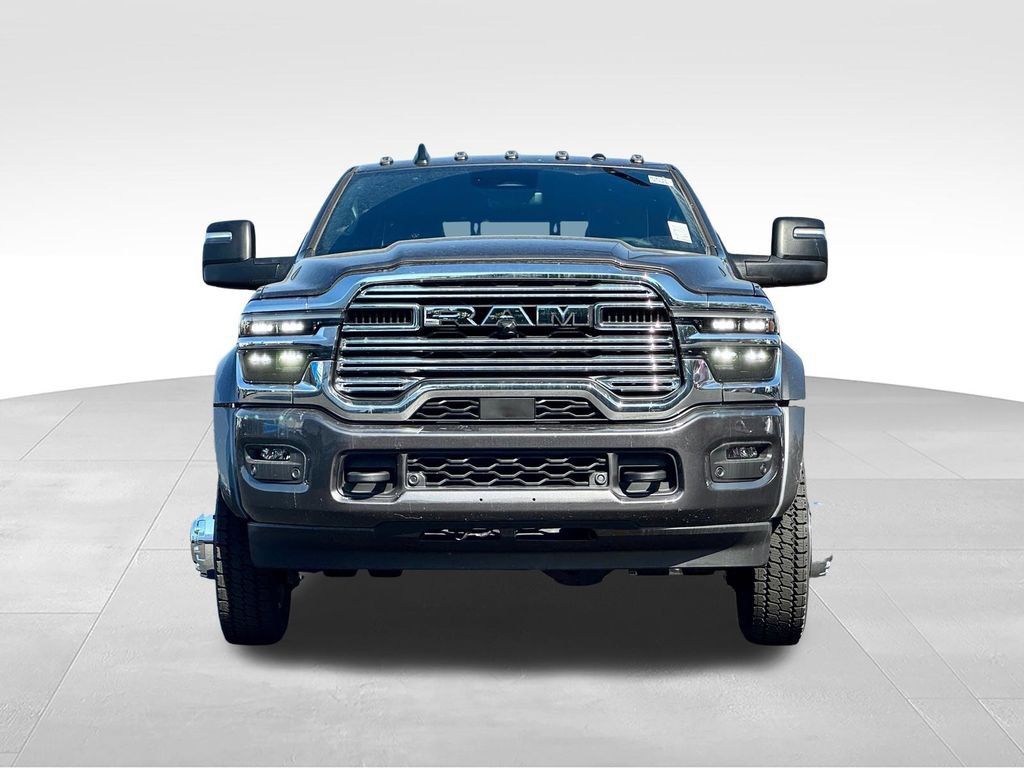 New 2026 RAM 4500 4x4 Crew Cab DRW w/ Laramie Trim Package image 2