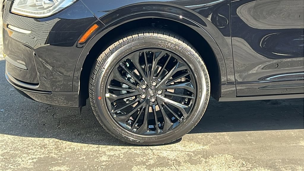 New 2025 Lincoln Corsair Reserve w/ Jet Appearance Package AWD/4WD image 12