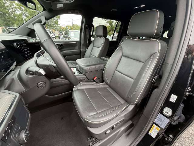 Used 2025 Chevrolet Suburban Premier AWD/4WD image 20